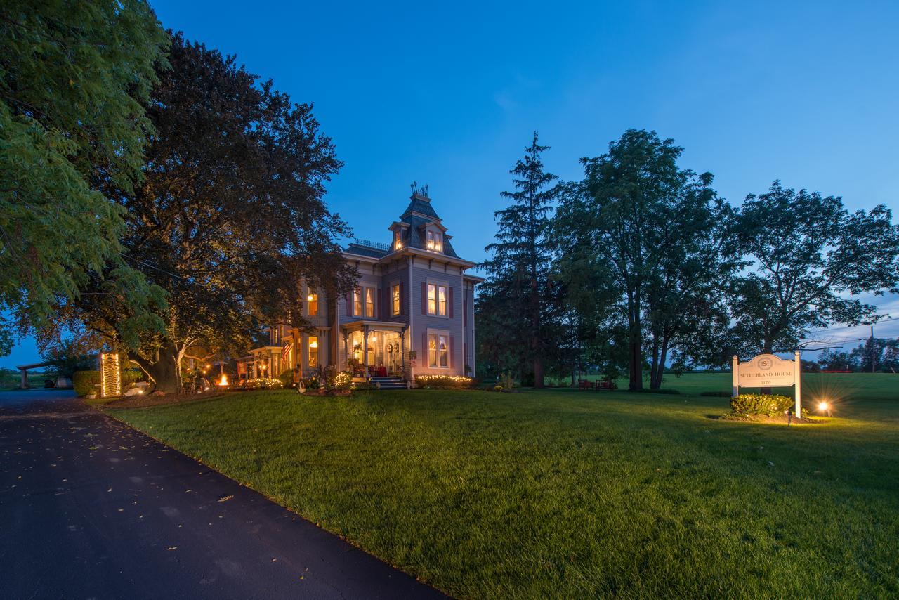 Sutherland House Victorian Bed And Breakfast Кенъндейгуа Екстериор снимка